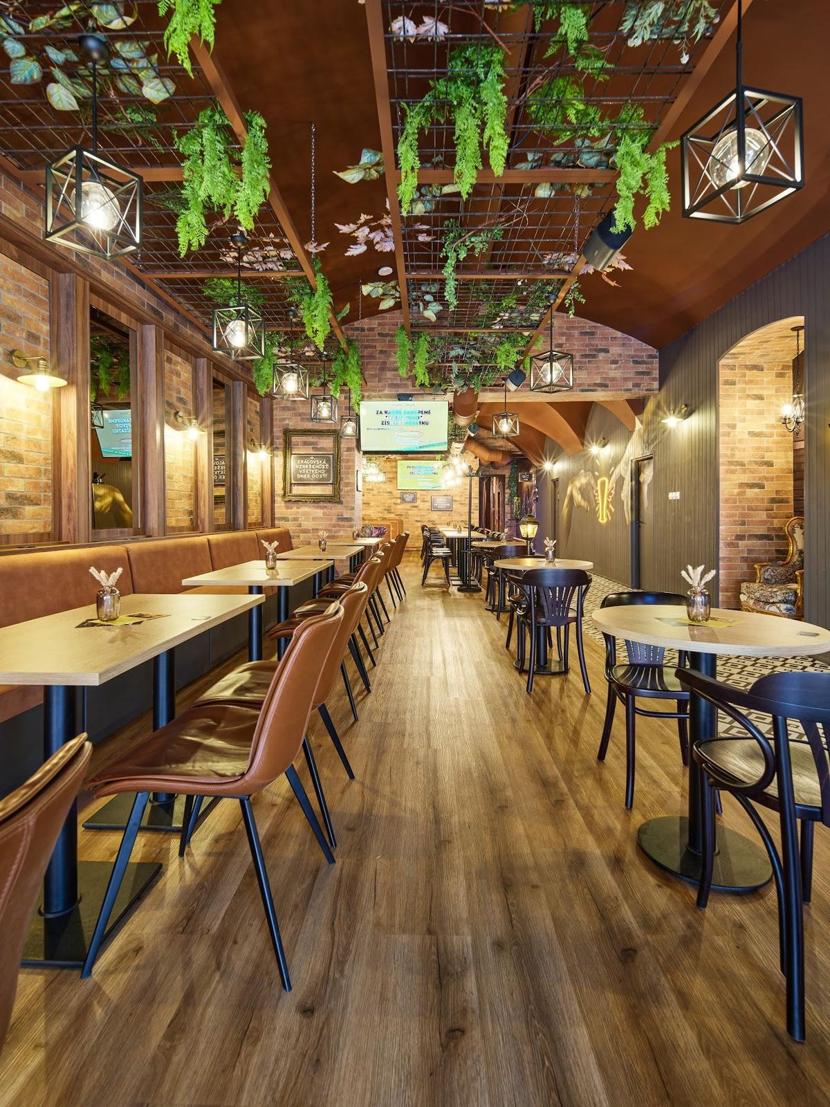 CROWN HOUSE – Reštaurácia a bar