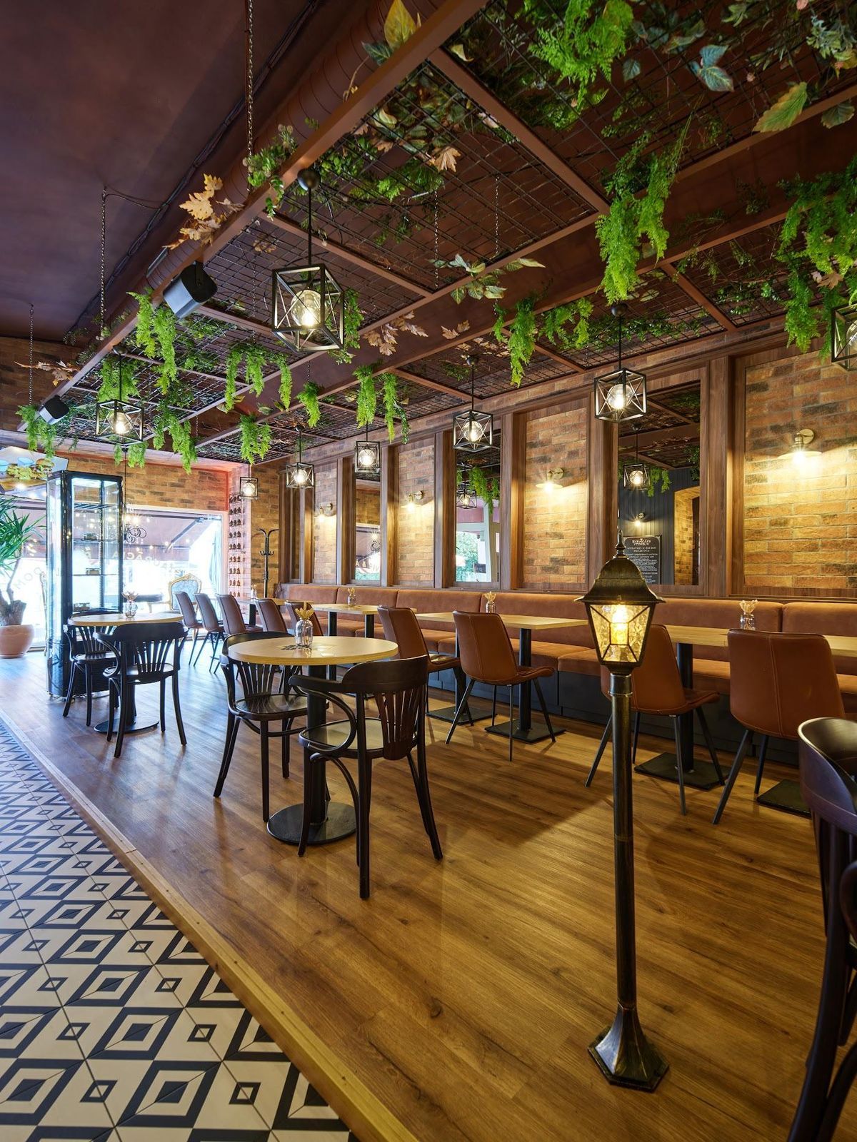 CROWN HOUSE – Reštaurácia a bar | interiér PORA – 2