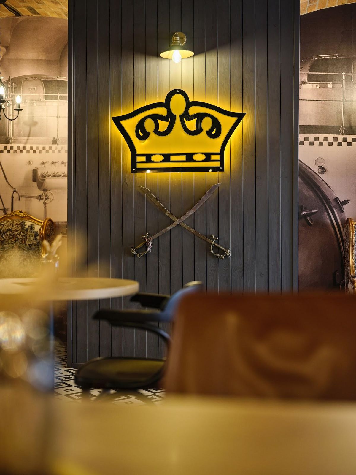 CROWN HOUSE – Reštaurácia a bar | interiér PORA – 3